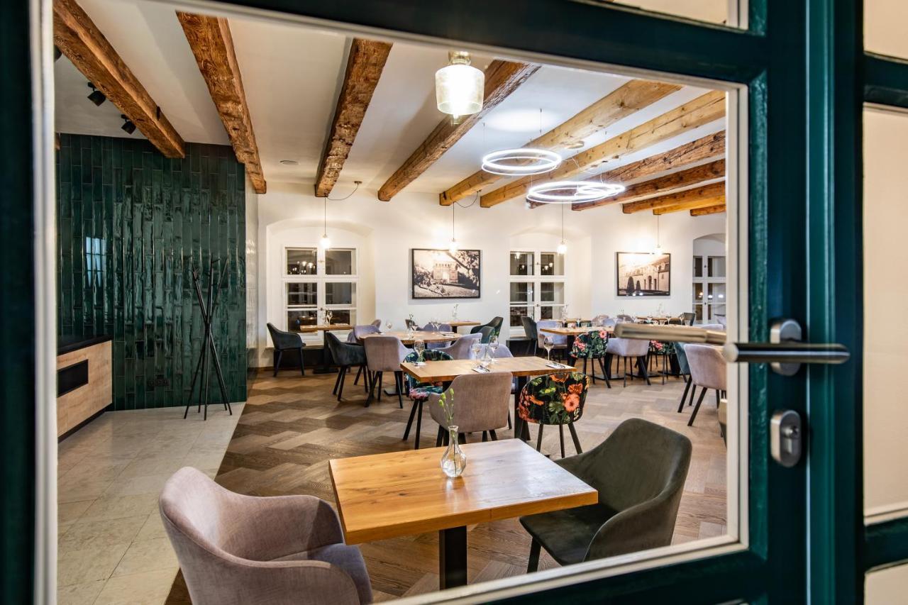 Zamecky Hotel Anton Florian Вальтице Екстер'єр фото