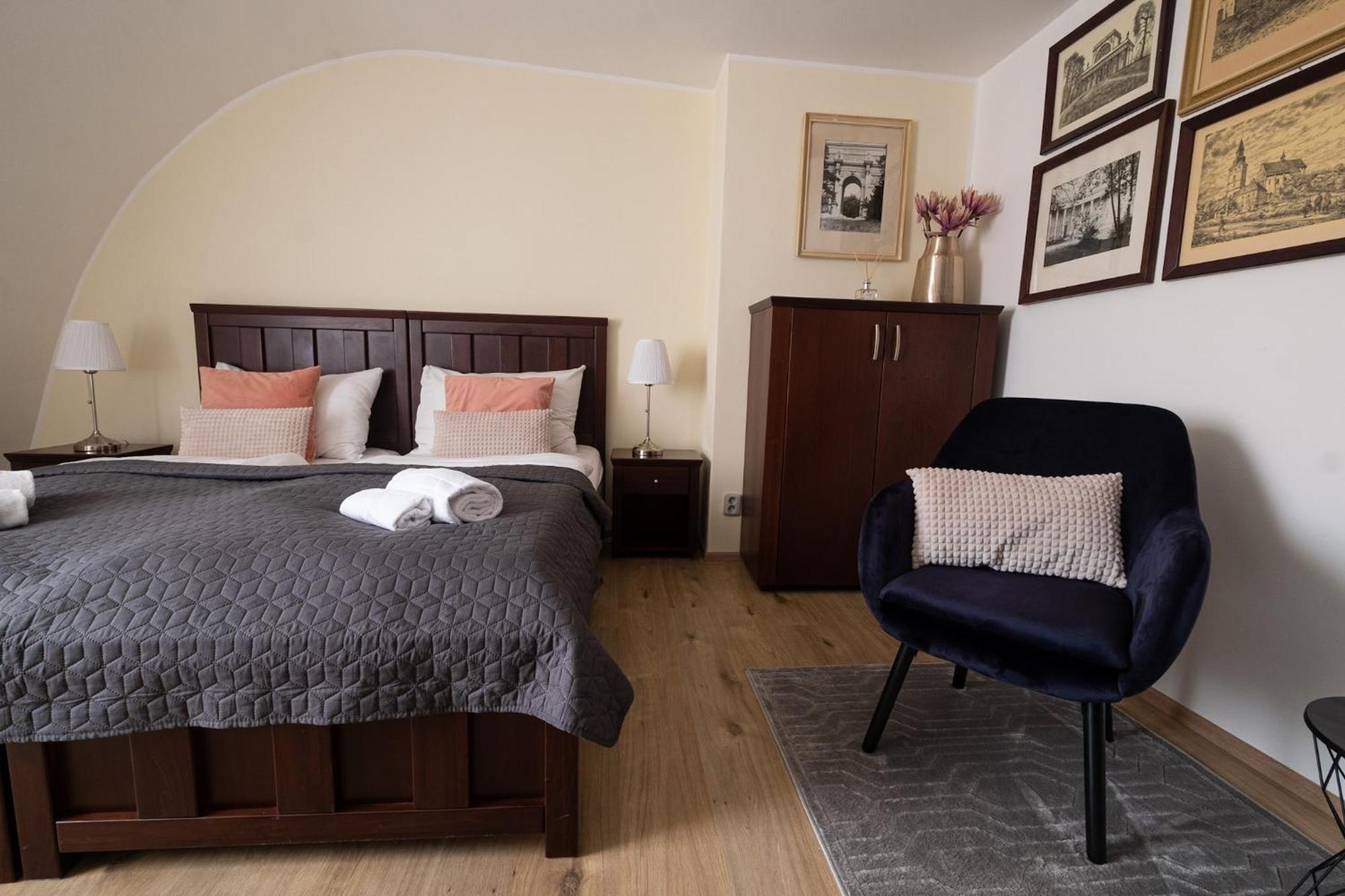 Zamecky Hotel Anton Florian Вальтице Екстер'єр фото