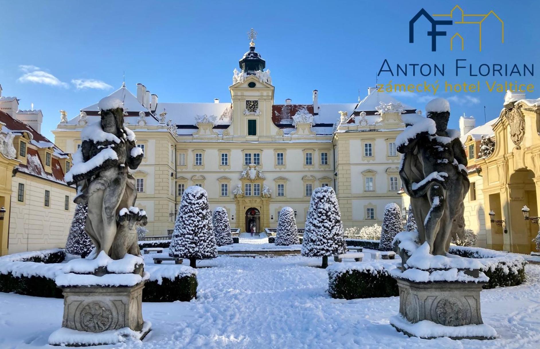 Zamecky Hotel Anton Florian Вальтице Екстер'єр фото